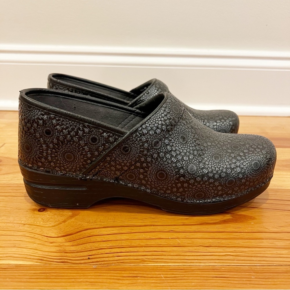 Dansko Clogs Womens 40 US 9.5 10 Black Metallic XP Pro Medallion Arch Support